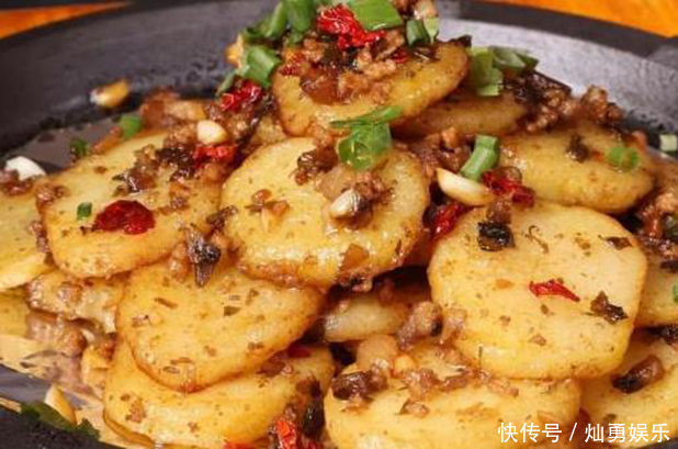 砂锅|素菜焖面,栗子焖杏鲍菇,铁板土豆,三鲜砂锅的做法