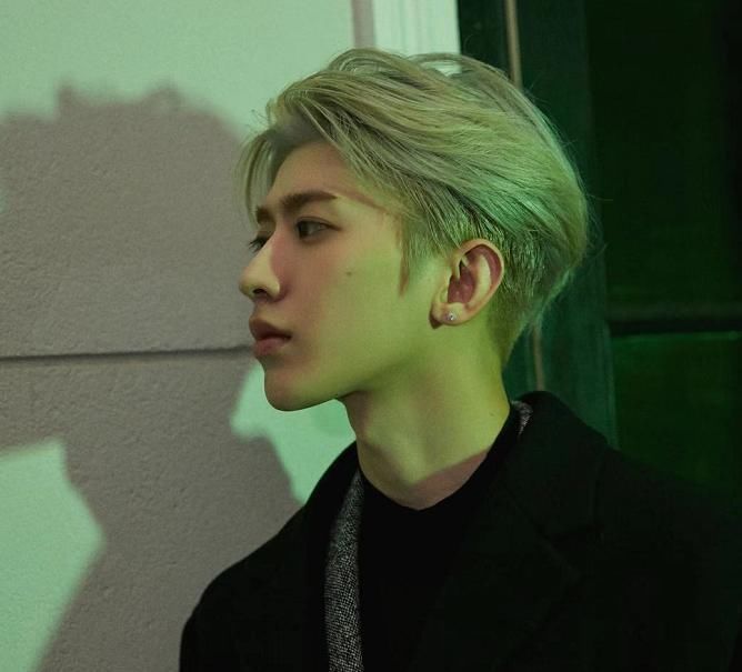 《黄河篇》晒手绘海报,baby等人都张着手,唯独蔡徐坤有“小心思”