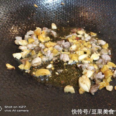  美味调剂生活，萝卜干肉丁炒豆芽不可错过