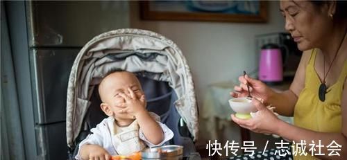 饭菜|孩子不好好吃饭,家长追着喂饭,对孩子的影响超出你的想象