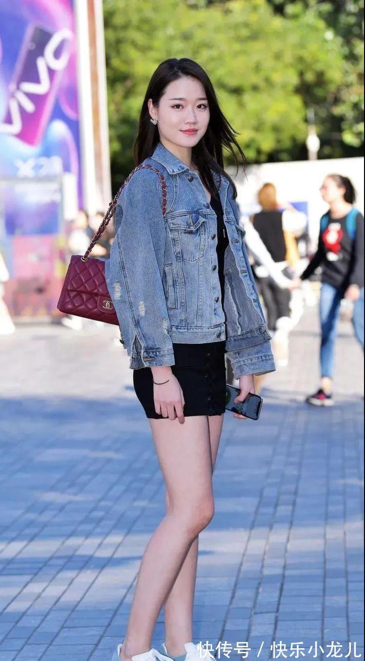 修身裙|牛仔外套配修身裙,一样清新脱俗,帅气又美丽