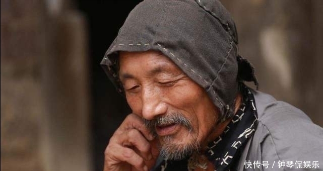 晓秋#清朝一乞丐临死前,写下一首小诗,短短4句话被人传唱至今