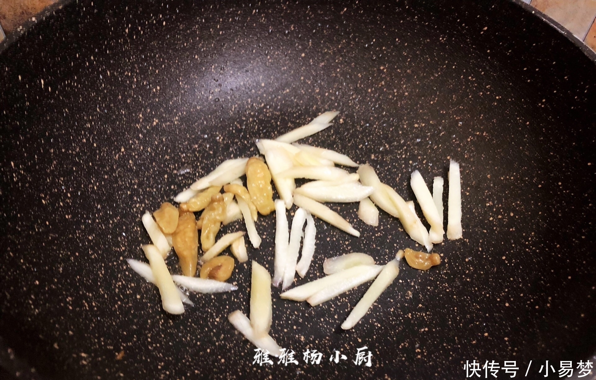 鸭肉和此是绝配,简单爆炒,香嫩开胃,润而不燥,下酒又下饭