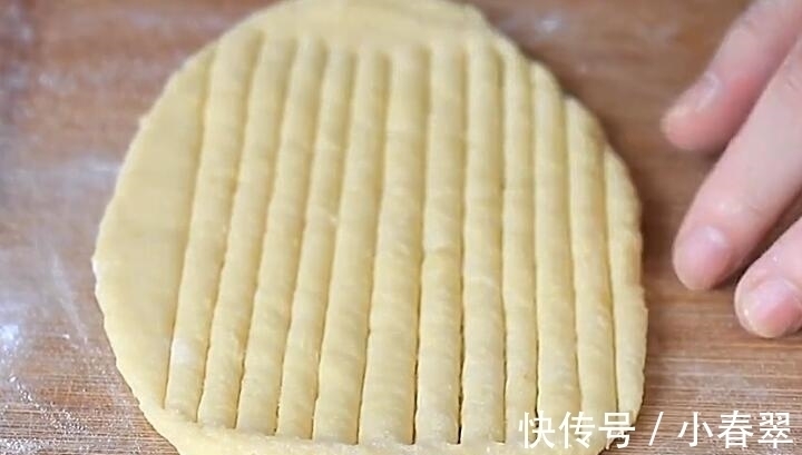 入秋后我家面粉从不蒸馒头,如此做香软又营养,大人孩子都爱吃