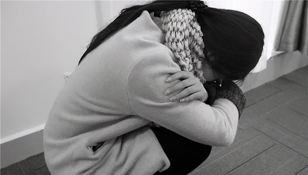 雌激素|女性绝经前,身体会“通知”你!若在49岁左右显露,真替你高兴