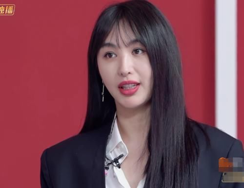 李菲儿跳完舞接受点评，前任黄晓明刻意避远，观众们紧盯女方反应！
