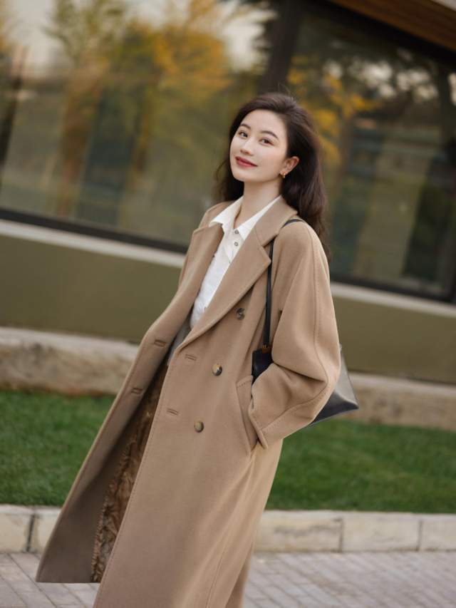 搭配|为什么今年的风衣,都宁愿配阔腿裤和白色衬衫?重点是真心好看