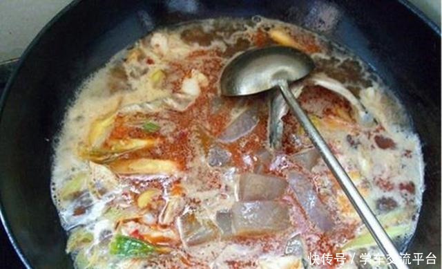 一起来做“水煮鱼”,汤鲜肉嫩味道好,试过的都说好!