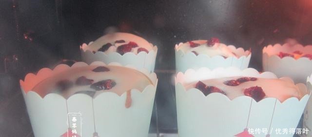 有糯米粉试试这么做,简单搅一搅,酸甜软糯,百吃不厌