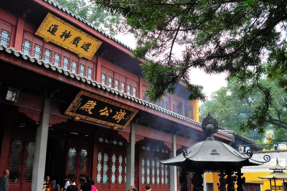中国历史上杀和尚烧寺庙的例子很多，为何烧道观的却很少呢？究竟为什么呢？