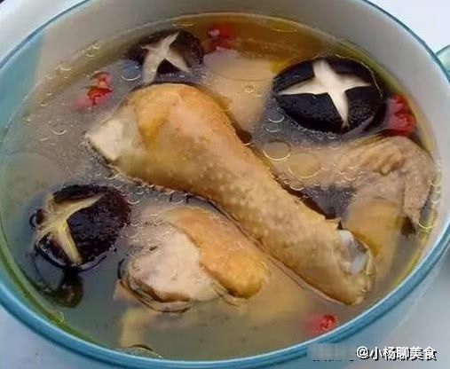 炖鸡汤，别再直接炖或者焯水了！方法都不对，难怪味道怪怪的