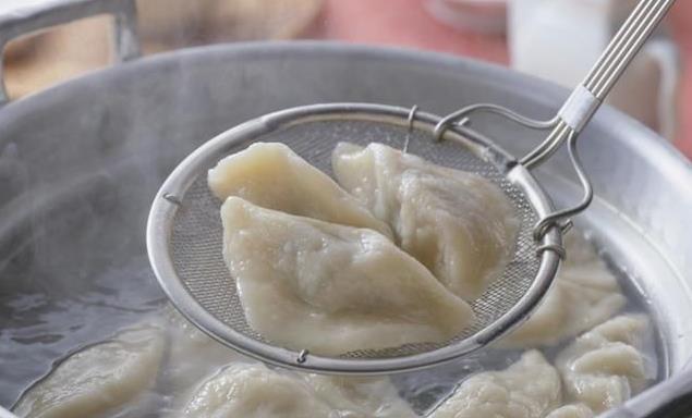 茄子馅饺子|入秋后,多用茄子包饺子,比韭菜馅还鲜香,好吃营养高,快试试