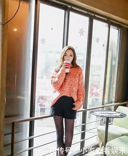 丝袜|大长腿丝袜——孙允珠 粉红色上衣黑丝袜似邻家少女,慢慢少女心