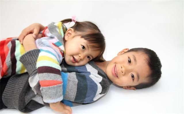 女儿|“宁愿养条狗,也不会养你们”,不孝女的这番话,却得到众人支持