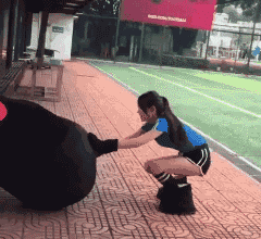 |搞笑GIF趣图:走就走呗,你们牵手是几个意思?