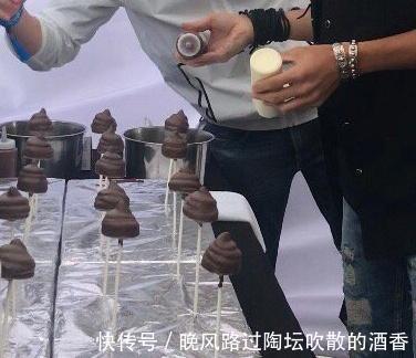 谢霆锋美食摊位卖“屎”小食，本人亲手制作，看到形状后没人敢买