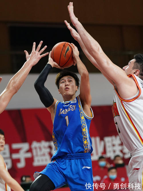 江苏|黄荣奇20分难救主 江苏主场败于北控