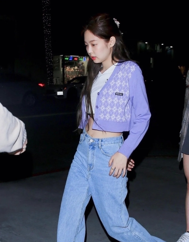 针织开衫过时?这三款简直不要太时髦