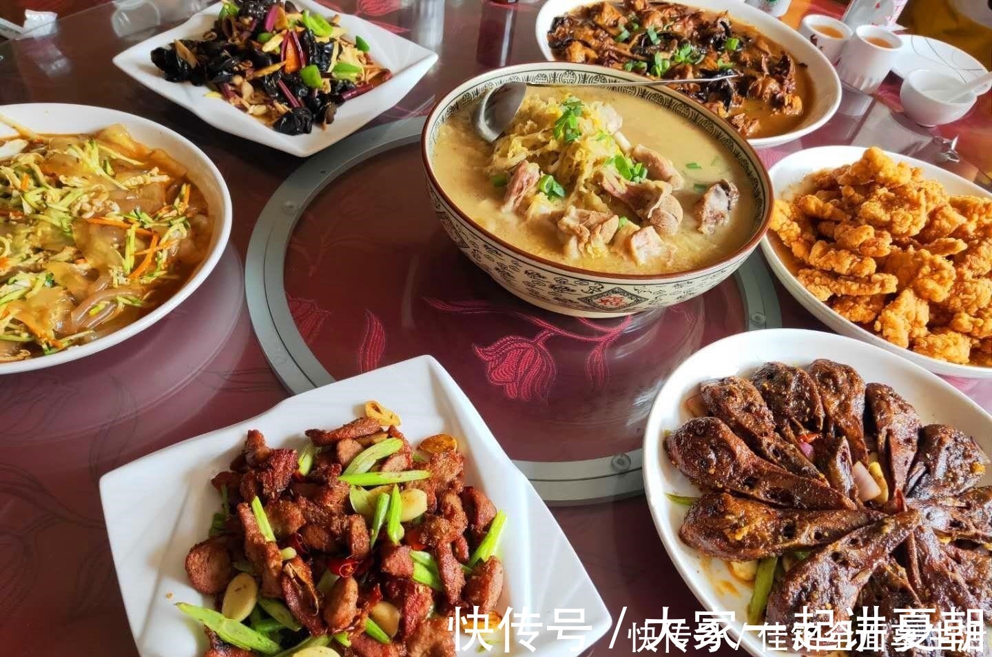 假期|假期,请南方同学吃饭,10个人8道菜,同学北方菜都这么硬吗