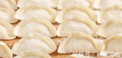 饺子|制作韭菜鸡蛋饺子时，牢记3个技巧，韭菜美味鲜香不出水！
