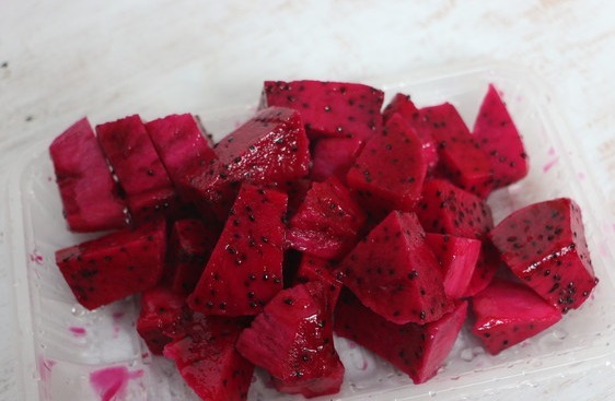 怀孕|女性在怀孕期,有3种糖分高的水果尽量少吃,可能会损伤胎儿发育