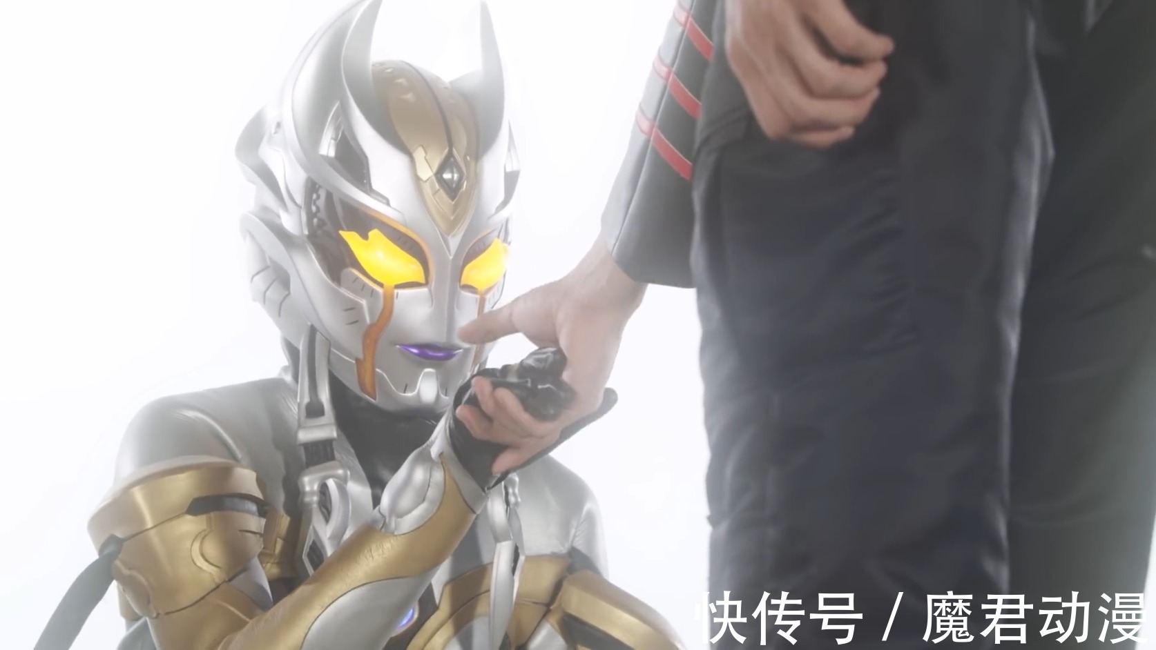 蜜拉|特利迦奥特曼:卡尔蜜拉终其一生,只为最后体验一丝光明的温暖