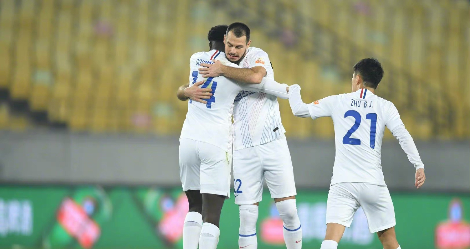 青島隊(duì)|CCTV5直播！申花放青島一馬？周俊辰反戈回歸在即，德里尼面臨傷停