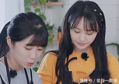  到郑爽|给孩子做饭时，谁会注意她手上的衣服安全意识