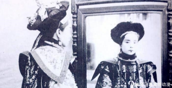 英语老师|晚清宫廷老照片:图3婉容跟英语老师合影,图4是她大婚照!