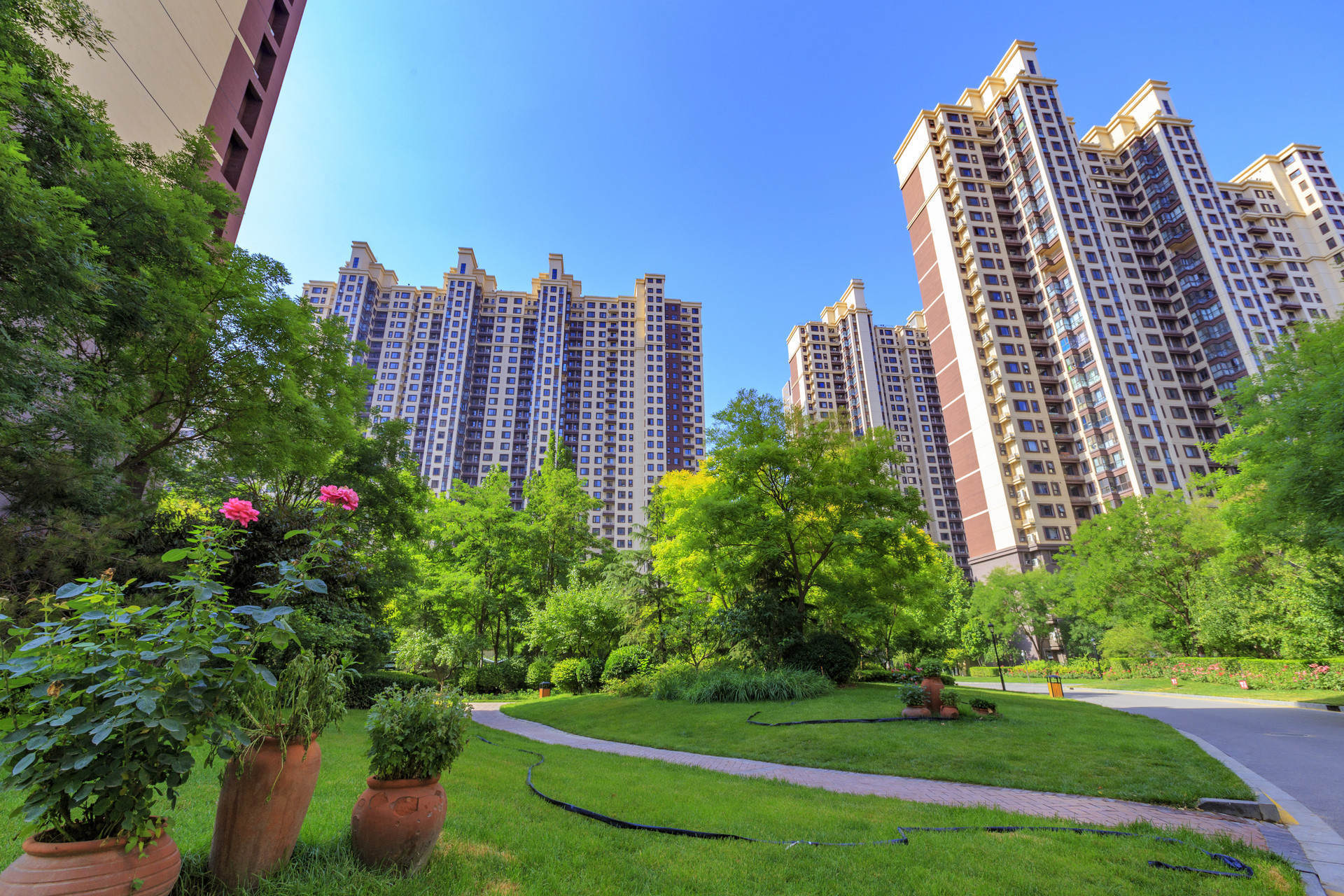 小区|住顶楼是啥感受我曾住过顶楼,之后我坚决不会买顶楼了
