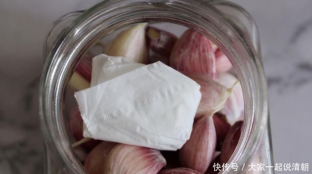 大蒜皮别再扔了,有钱人都留在家里用,用途花钱买不到,厉害了