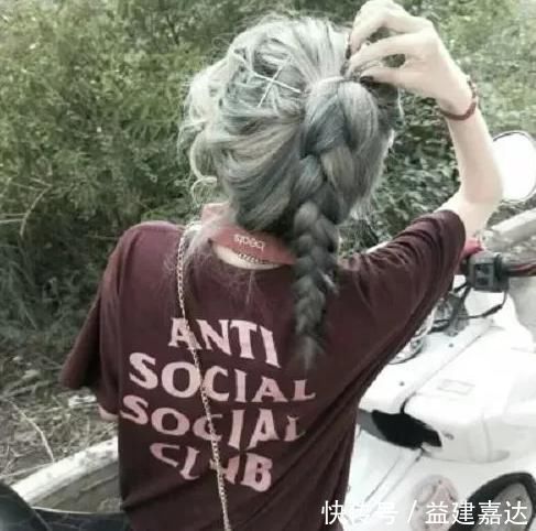 仙女裙|体育课上,女孩子自以为“很迷人”的3个行为,男生赶紧照照镜子