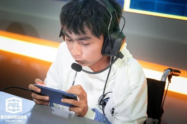 少年|那個騎在扭扭車上的少年，成了PEL最佳新秀