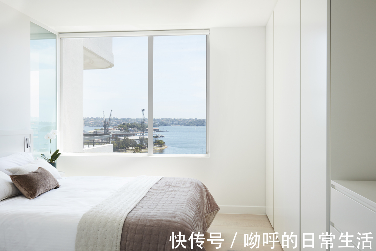 布鲁克|80㎡极简小公寓,坐拥美丽海湾景色