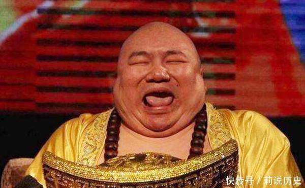 年前|2年前他因外貌神似弥勒佛,被富婆带回家“供养”,现在咋样了?