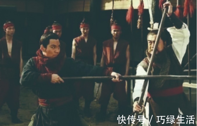 卢俊义|在和宋江竞争梁山老大时，卢俊义的选择太明智，连燕青都没看出来