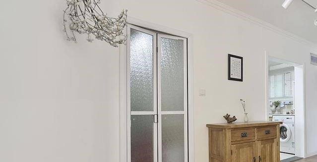 给我感觉|老公坚持不买餐桌,阳台抬高10公分,瞬间多一房,完工后我懵了