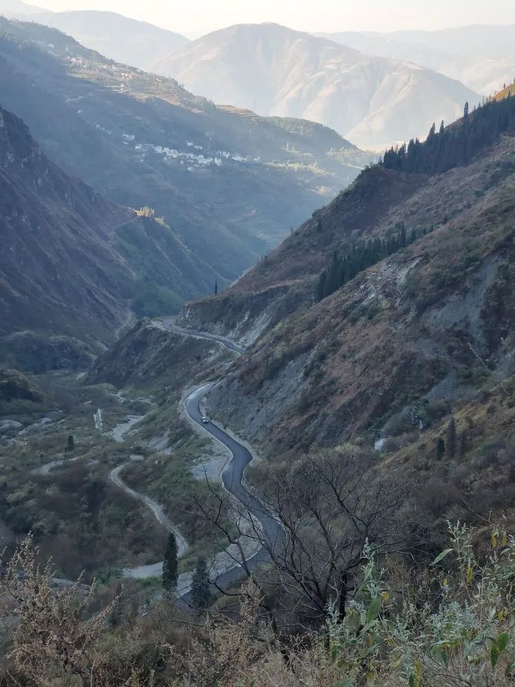 指南村|登顶东川小牯牛山——慈悲殿