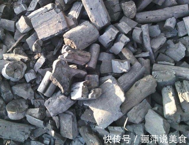 立冬,花盆挖洞埋下3种“宝贝”,花、叶蹭蹭冒,养啥都能“旺”