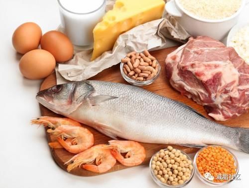 大鱼大肉|国外博主挑战“14天只吃鸡胸肉”,半个月后看到身材变化我傻眼了……