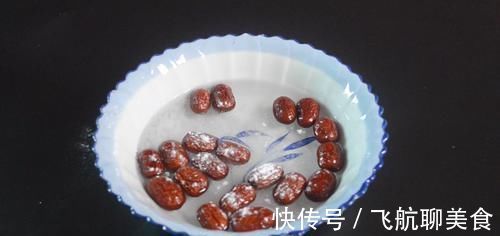 小窍门|红枣别再只用水洗，教你1分钟把红枣清洗干净，抓紧告知身边的人