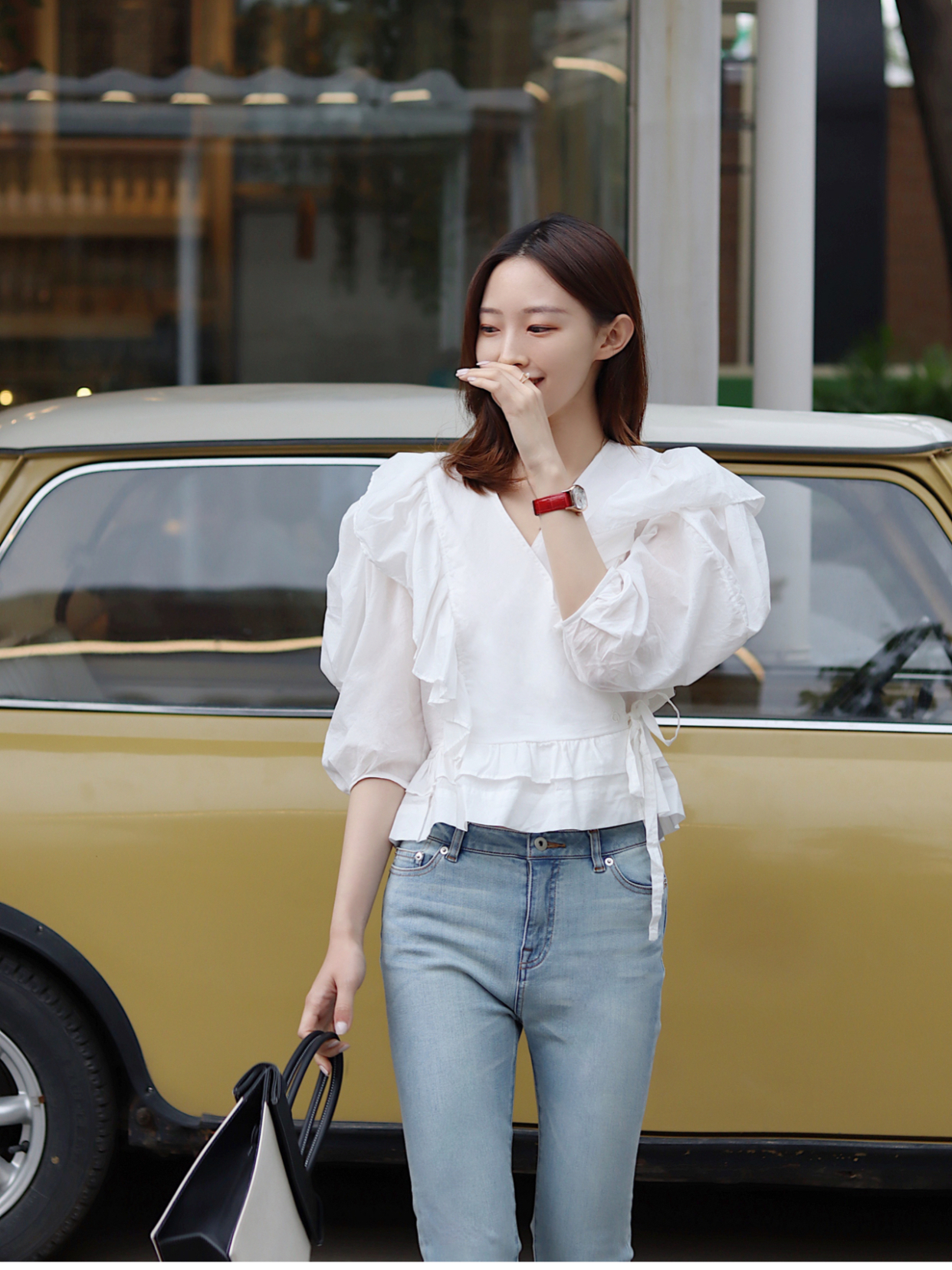 搭配|女神博主的夏季穿搭技巧,碎花上衣搭配牛仔裤高级洋气,显高显瘦