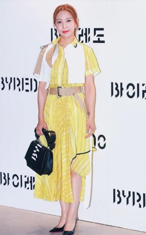 同样是出席活动申惠善身穿黑裙有气质 李东健全身是槽点 快资讯