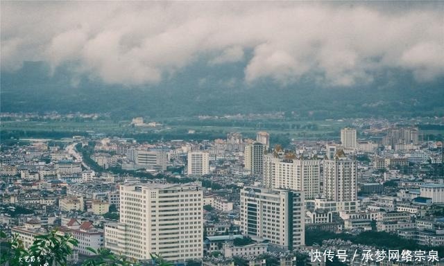 来云南最适合过冬养老的小城芒市，看亚洲最大空心佛塔勐焕大金塔