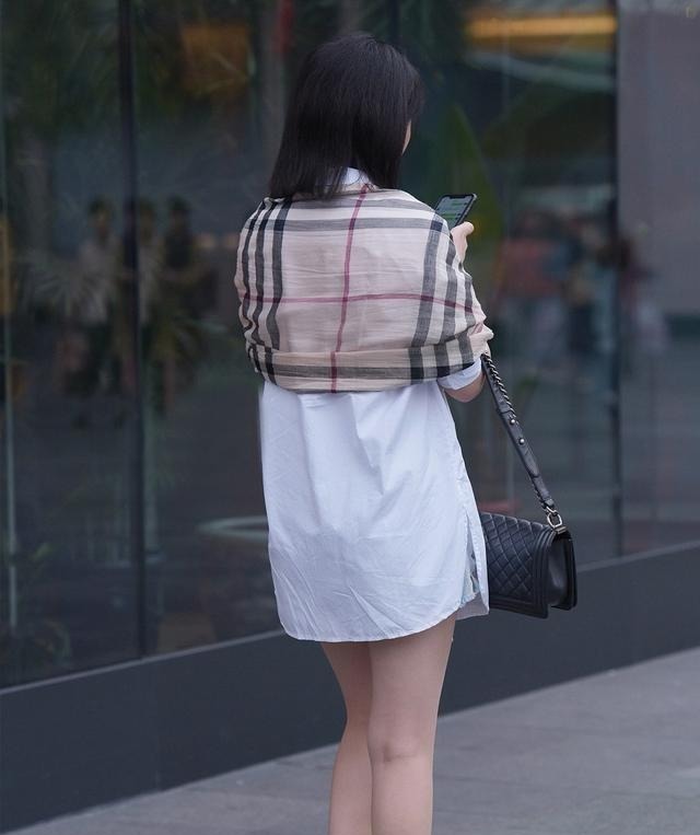 高跟鞋 时尚休闲衬衫配短裤,穿出清凉洒脱的美,外搭围巾平添优雅与魅力