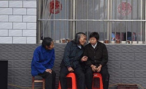 |沙雕动画,搞笑:为得到针管,我假装生病,差点被老爹吓死