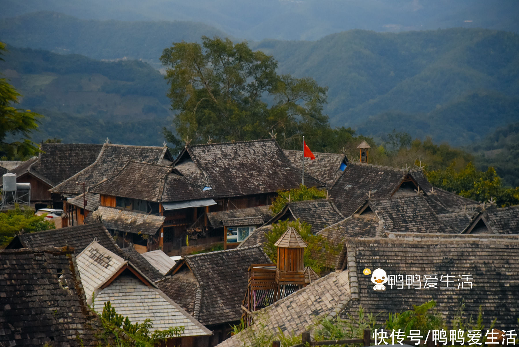 ?千年布朗古寨隐藏在景迈山中，民风淳朴景色优美，仿佛世外桃源