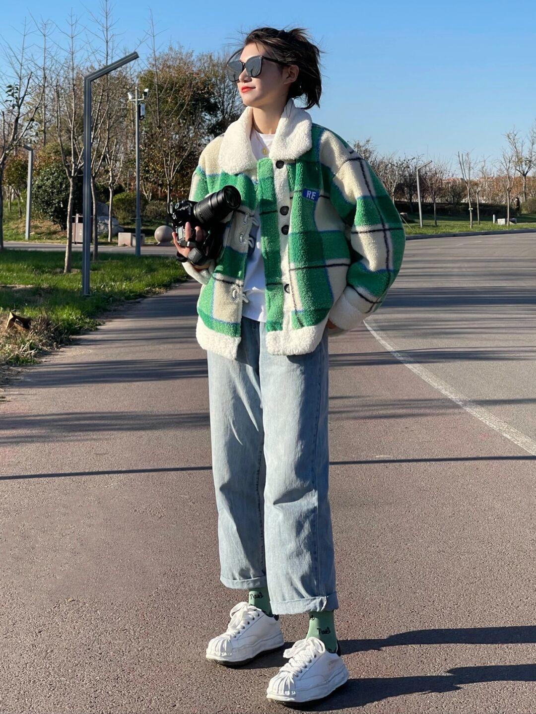 单品 冬季减龄首选当然是“羊羔绒外套”,以下款式实用洋气,赚足回头率