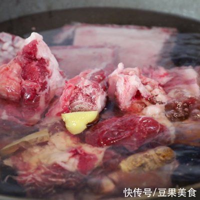 炖牛排骨这样做实在太美味，碗盘都要舔干净