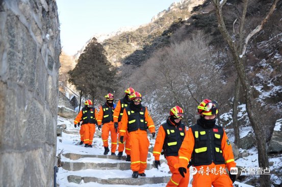 抢险|用坚守镌刻忠诚的“泰山卫士”